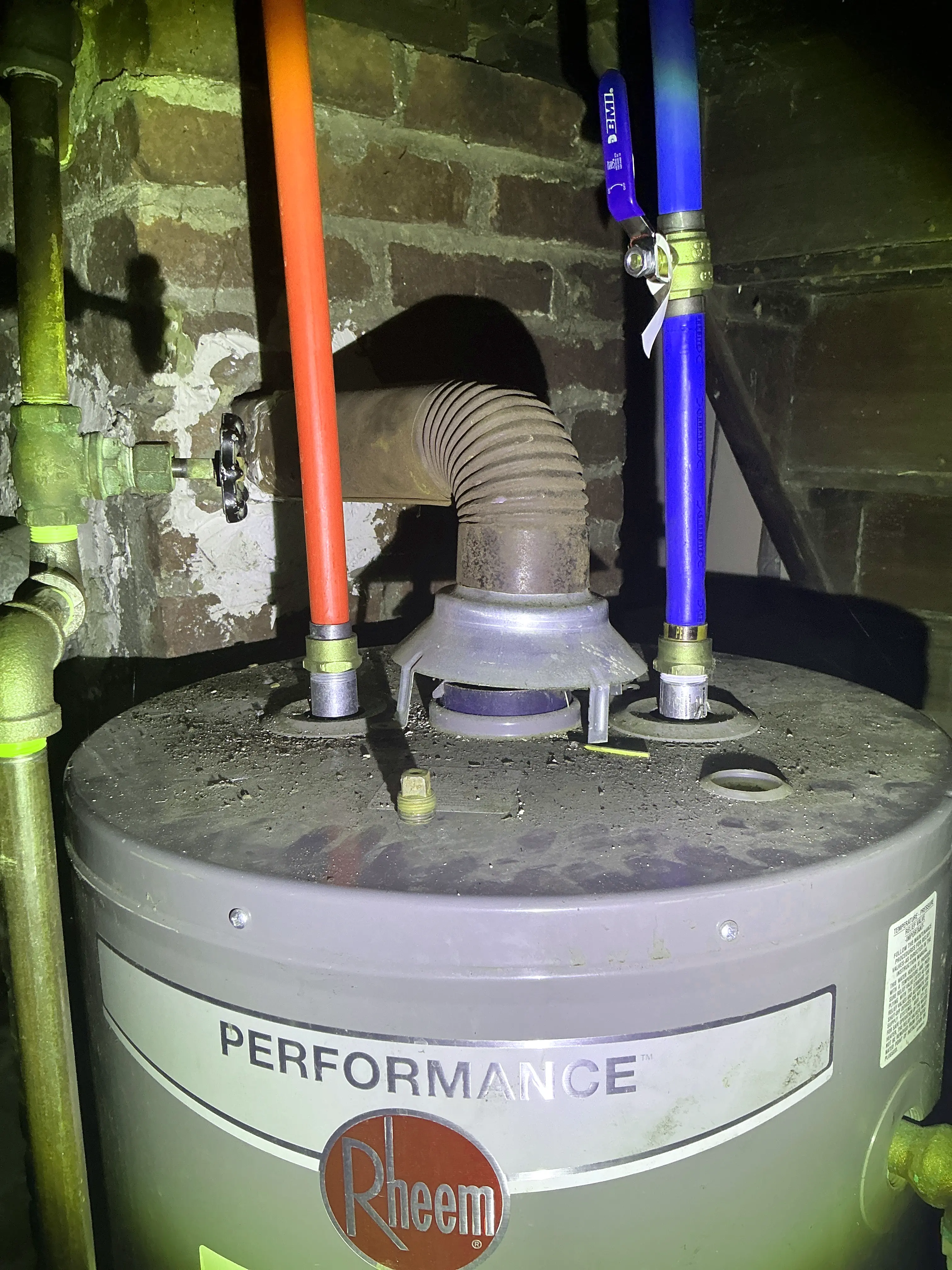 Gas water heater with disconnected flue draft hood and improper PEX pipe connections 2026-07-05